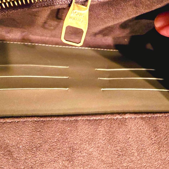 Louis Vuitton Granit Leather Chain
Louise GM Bag with full inclusion! - Picture 9 of 11